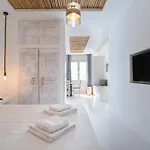 Helmos Premium * Naxos City